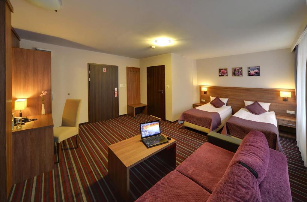 Hotel Camelot Szczawno-Zdroj Buitenkant foto